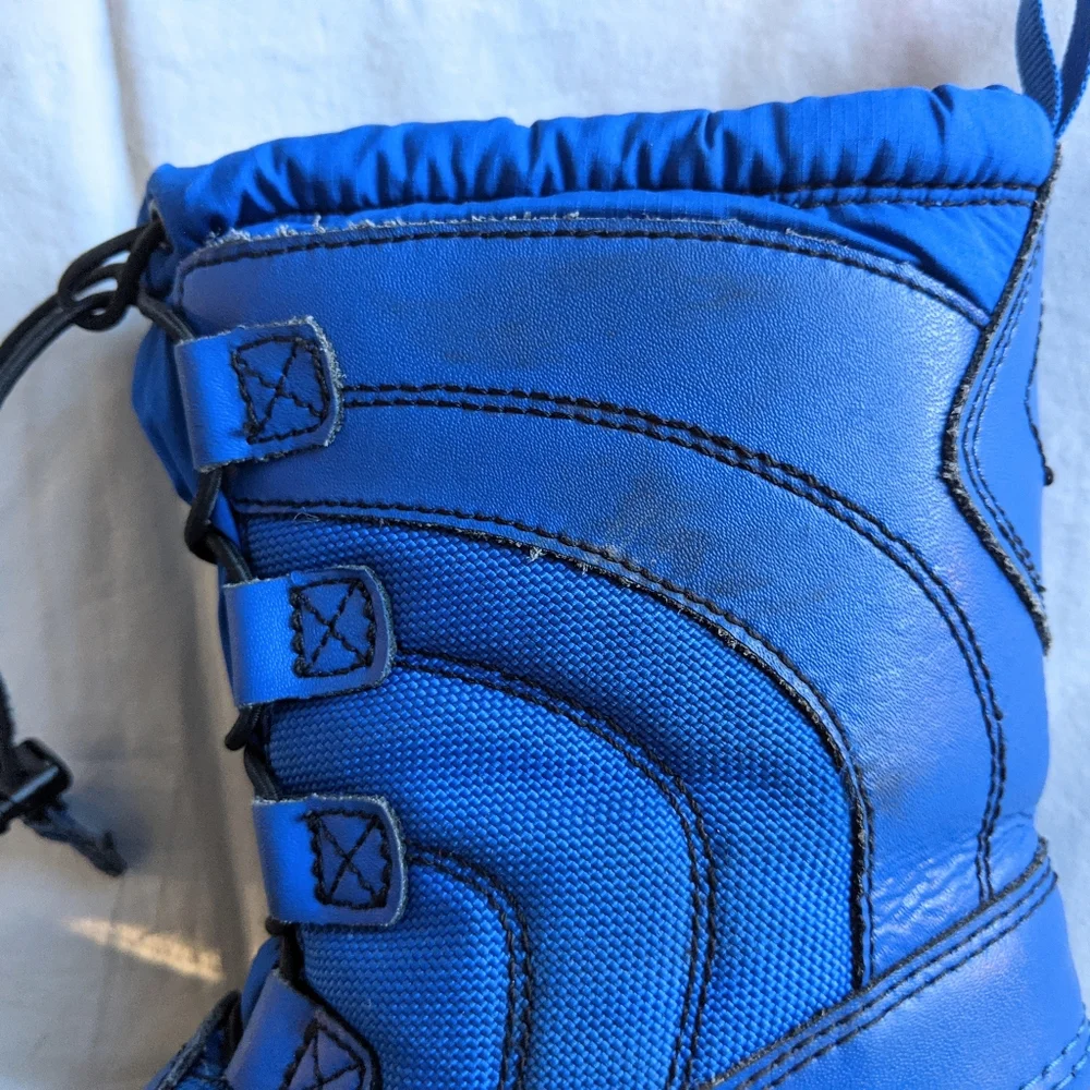 The North Face youth Alpenglow IV boots size 2